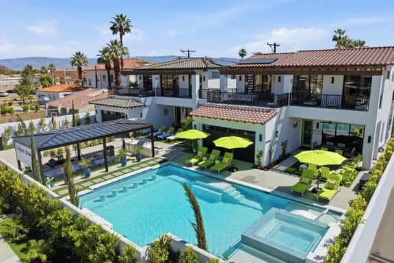 La Quinta Splash Inn - Image 1